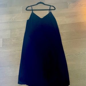Aritzia midi slip dress in navy size medium